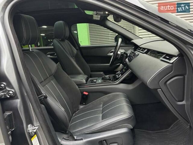 Серый Ленд Ровер Рендж Ровер Велар, объемом двигателя 2 л и пробегом 155 тыс. км за 34990 $, фото 10 на Automoto.ua