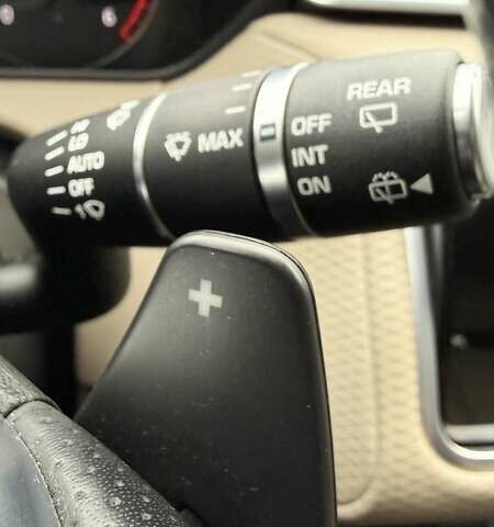 Серый Ленд Ровер Рендж Ровер Велар, объемом двигателя 2 л и пробегом 102 тыс. км за 37500 $, фото 38 на Automoto.ua