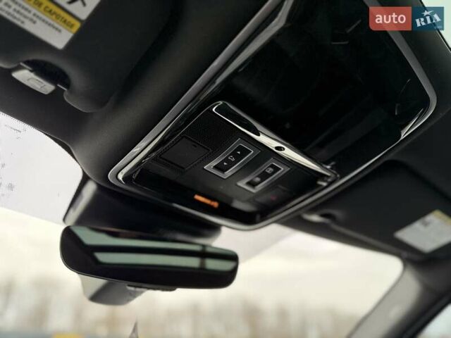 Серый Ленд Ровер Рендж Ровер Велар, объемом двигателя 2 л и пробегом 130 тыс. км за 34650 $, фото 44 на Automoto.ua