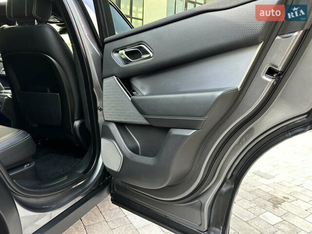 Серый Ленд Ровер Рендж Ровер Велар, объемом двигателя 2 л и пробегом 174 тыс. км за 34800 $, фото 53 на Automoto.ua