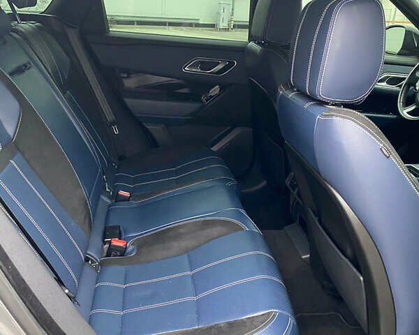 Сірий Ленд Ровер Рендж Ровер Велар, об'ємом двигуна 2 л та пробігом 103 тис. км за 35300 $, фото 16 на Automoto.ua