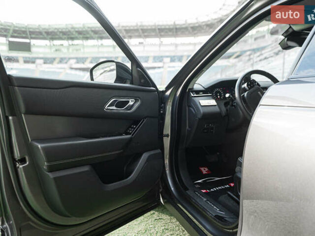 Сірий Ленд Ровер Рендж Ровер Велар, об'ємом двигуна 2 л та пробігом 49 тис. км за 39900 $, фото 26 на Automoto.ua