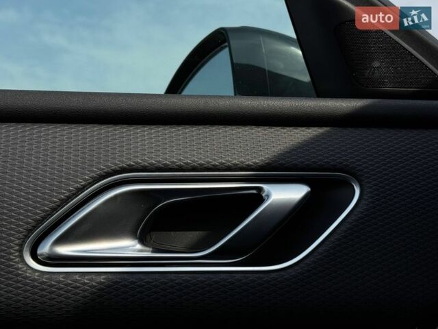 Серый Ленд Ровер Рендж Ровер Велар, объемом двигателя 3 л и пробегом 242 тыс. км за 25999 $, фото 35 на Automoto.ua