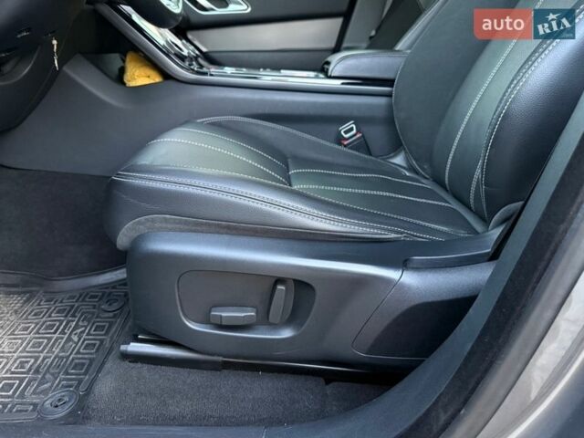 Серый Ленд Ровер Рендж Ровер Велар, объемом двигателя 2 л и пробегом 69 тыс. км за 40500 $, фото 16 на Automoto.ua