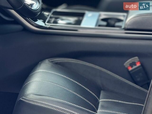 Серый Ленд Ровер Рендж Ровер Велар, объемом двигателя 2 л и пробегом 133 тыс. км за 33100 $, фото 27 на Automoto.ua