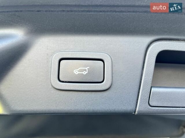 Сірий Ленд Ровер Рендж Ровер Велар, об'ємом двигуна 2 л та пробігом 109 тис. км за 37000 $, фото 44 на Automoto.ua