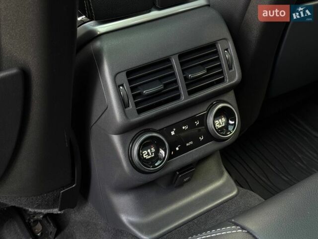 Серый Ленд Ровер Рендж Ровер Велар, объемом двигателя 3 л и пробегом 242 тыс. км за 25999 $, фото 59 на Automoto.ua