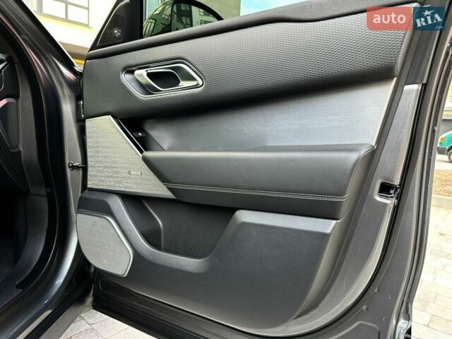 Серый Ленд Ровер Рендж Ровер Велар, объемом двигателя 2 л и пробегом 174 тыс. км за 33990 $, фото 19 на Automoto.ua