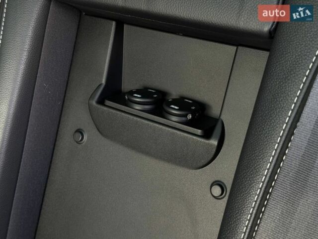 Серый Ленд Ровер Рендж Ровер Велар, объемом двигателя 3 л и пробегом 242 тыс. км за 25999 $, фото 64 на Automoto.ua