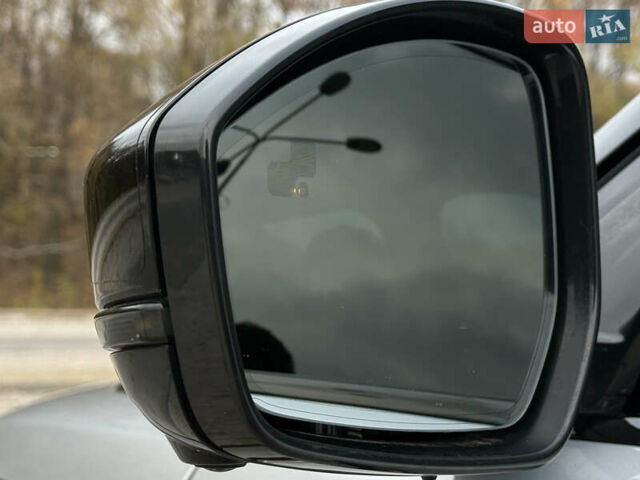 Серый Ленд Ровер Рендж Ровер Велар, объемом двигателя 3 л и пробегом 102 тыс. км за 38000 $, фото 25 на Automoto.ua