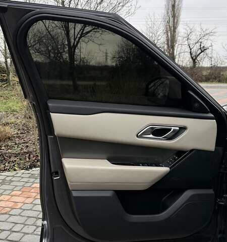 Серый Ленд Ровер Рендж Ровер Велар, объемом двигателя 2 л и пробегом 102 тыс. км за 37500 $, фото 51 на Automoto.ua