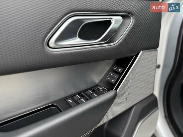 Серый Ленд Ровер Рендж Ровер Велар, объемом двигателя 2 л и пробегом 130 тыс. км за 34650 $, фото 26 на Automoto.ua