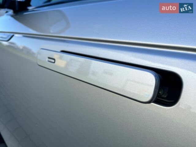 Сірий Ленд Ровер Рендж Ровер Велар, об'ємом двигуна 2 л та пробігом 109 тис. км за 37000 $, фото 11 на Automoto.ua