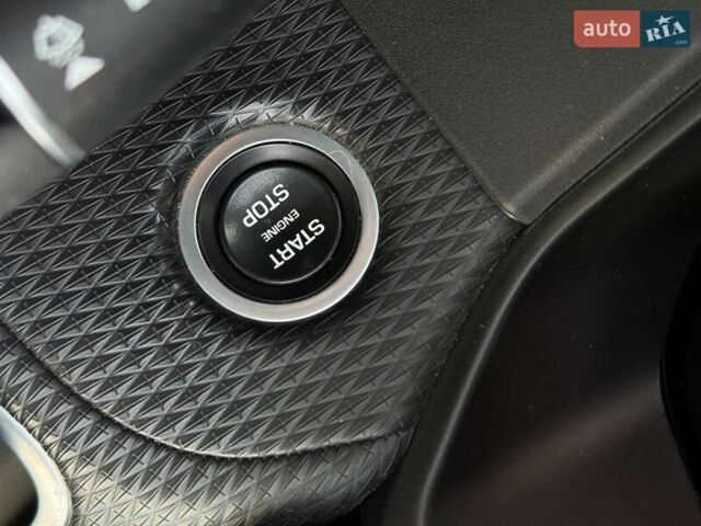 Серый Ленд Ровер Рендж Ровер Велар, объемом двигателя 3 л и пробегом 242 тыс. км за 25999 $, фото 55 на Automoto.ua