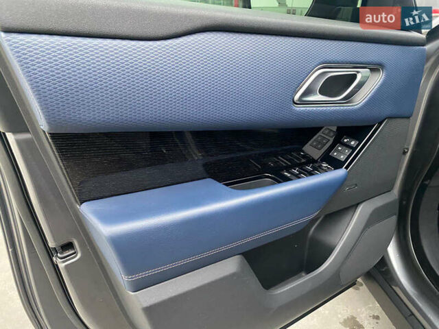 Сірий Ленд Ровер Рендж Ровер Велар, об'ємом двигуна 2 л та пробігом 103 тис. км за 35300 $, фото 23 на Automoto.ua