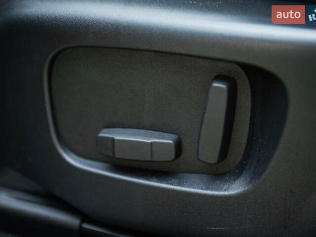 Сірий Ленд Ровер Рендж Ровер Велар, об'ємом двигуна 2 л та пробігом 49 тис. км за 39900 $, фото 29 на Automoto.ua