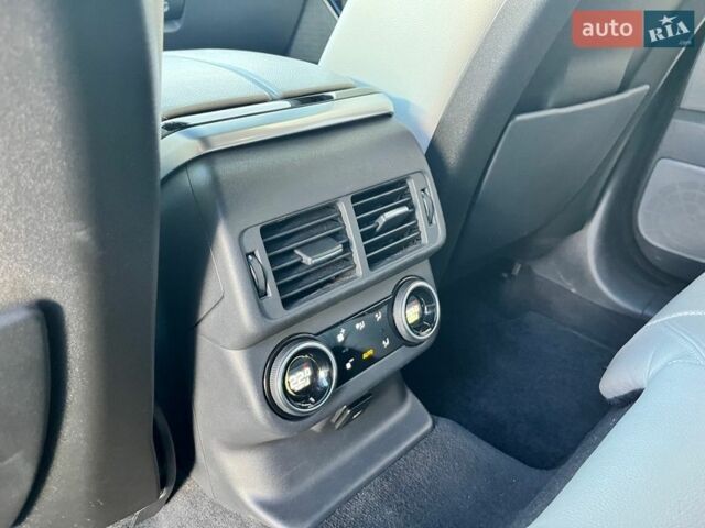 Сірий Ленд Ровер Рендж Ровер Велар, об'ємом двигуна 2 л та пробігом 109 тис. км за 37000 $, фото 40 на Automoto.ua