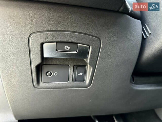 Серый Ленд Ровер Рендж Ровер Велар, объемом двигателя 2 л и пробегом 174 тыс. км за 34800 $, фото 35 на Automoto.ua