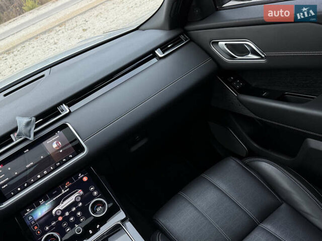 Серый Ленд Ровер Рендж Ровер Велар, объемом двигателя 3 л и пробегом 102 тыс. км за 38000 $, фото 36 на Automoto.ua