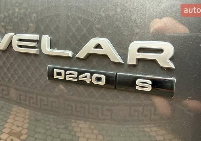 Серый Ленд Ровер Рендж Ровер Велар, объемом двигателя 2 л и пробегом 102 тыс. км за 37500 $, фото 18 на Automoto.ua