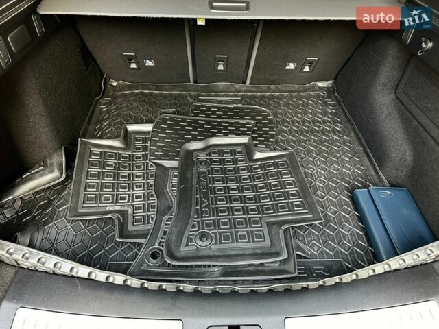 Серый Ленд Ровер Рендж Ровер Велар, объемом двигателя 2 л и пробегом 174 тыс. км за 33990 $, фото 57 на Automoto.ua