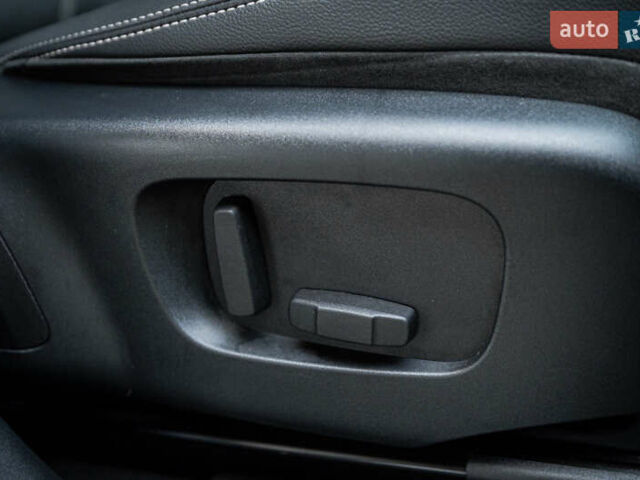 Сірий Ленд Ровер Рендж Ровер Велар, об'ємом двигуна 2 л та пробігом 49 тис. км за 39900 $, фото 20 на Automoto.ua