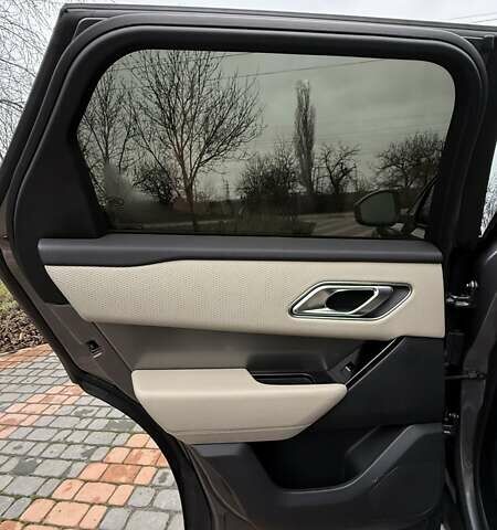 Серый Ленд Ровер Рендж Ровер Велар, объемом двигателя 2 л и пробегом 102 тыс. км за 37500 $, фото 64 на Automoto.ua