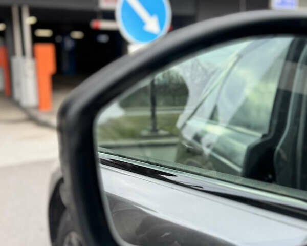 Серый Ленд Ровер Рендж Ровер Велар, объемом двигателя 2 л и пробегом 52 тыс. км за 32900 $, фото 20 на Automoto.ua