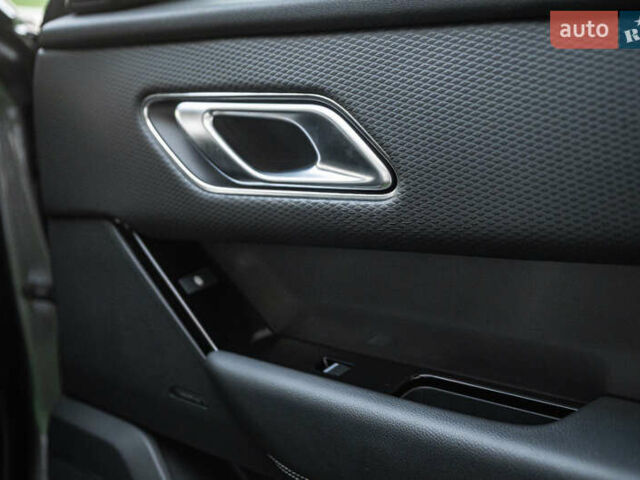 Сірий Ленд Ровер Рендж Ровер Велар, об'ємом двигуна 2 л та пробігом 49 тис. км за 39900 $, фото 19 на Automoto.ua