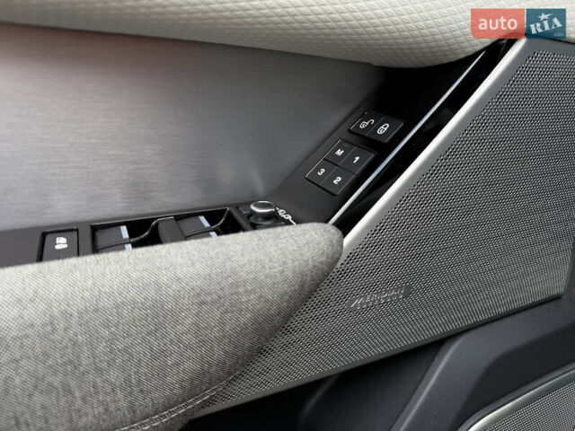Сірий Ленд Ровер Рендж Ровер Велар, об'ємом двигуна 2 л та пробігом 30 тис. км за 39999 $, фото 50 на Automoto.ua