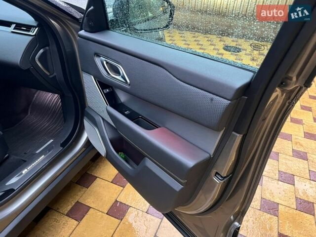 Сірий Ленд Ровер Рендж Ровер Велар, об'ємом двигуна 2 л та пробігом 71 тис. км за 45000 $, фото 24 на Automoto.ua