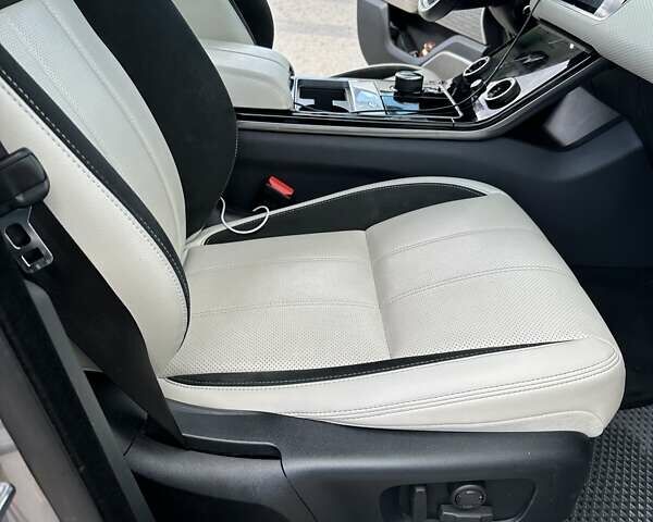 Сірий Ленд Ровер Рендж Ровер Велар, об'ємом двигуна 2 л та пробігом 138 тис. км за 42400 $, фото 25 на Automoto.ua