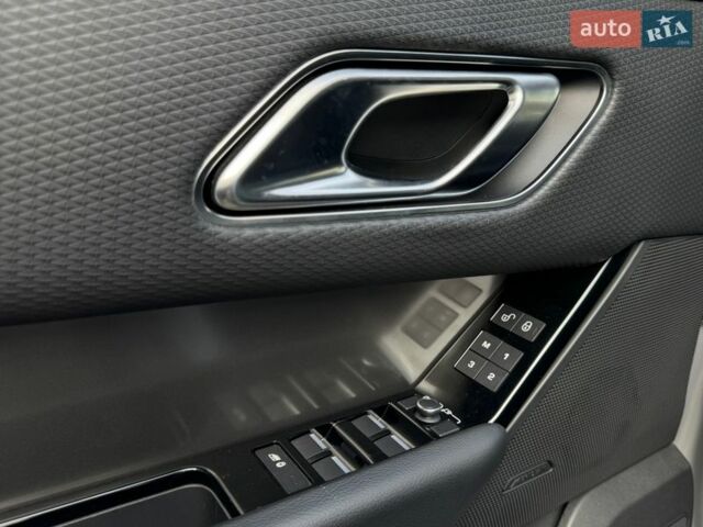 Сірий Ленд Ровер Рендж Ровер Велар, об'ємом двигуна 2 л та пробігом 92 тис. км за 32200 $, фото 13 на Automoto.ua