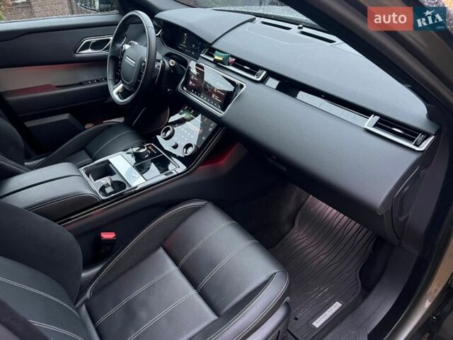 Сірий Ленд Ровер Рендж Ровер Велар, об'ємом двигуна 2 л та пробігом 71 тис. км за 45000 $, фото 25 на Automoto.ua