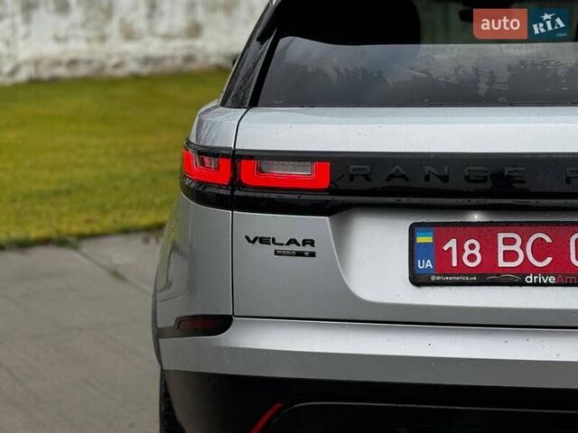 Серый Ленд Ровер Рендж Ровер Велар, объемом двигателя 2 л и пробегом 98 тыс. км за 33700 $, фото 7 на Automoto.ua