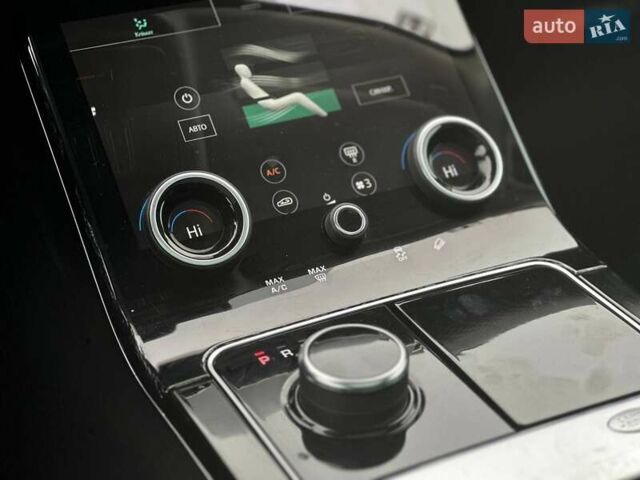 Серый Ленд Ровер Рендж Ровер Велар, объемом двигателя 2 л и пробегом 75 тыс. км за 29800 $, фото 12 на Automoto.ua