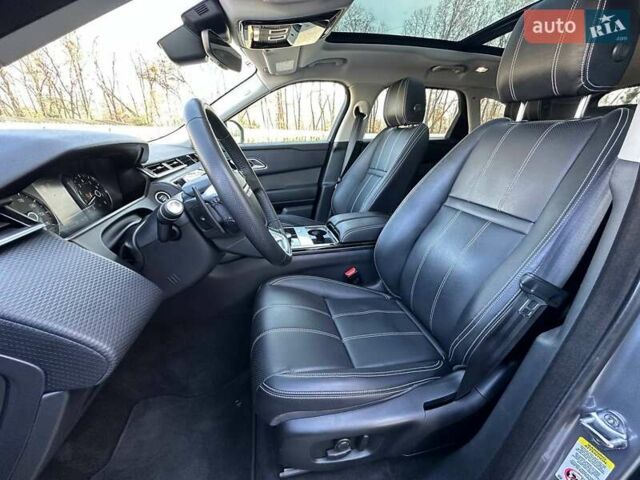 Серый Ленд Ровер Рендж Ровер Велар, объемом двигателя 2 л и пробегом 74 тыс. км за 33000 $, фото 10 на Automoto.ua