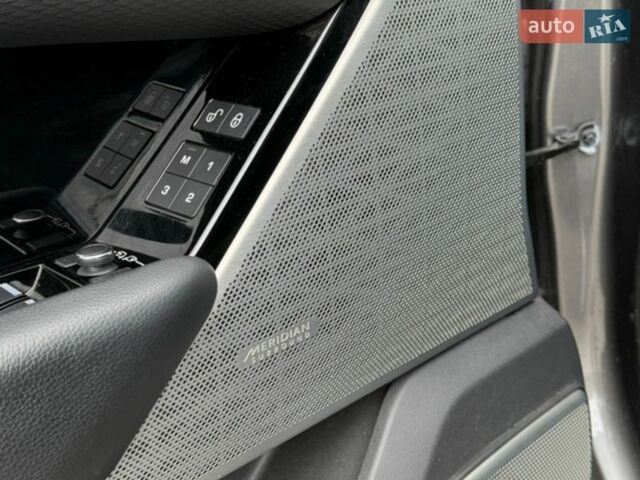Сірий Ленд Ровер Рендж Ровер Велар, об'ємом двигуна 2 л та пробігом 157 тис. км за 34000 $, фото 7 на Automoto.ua