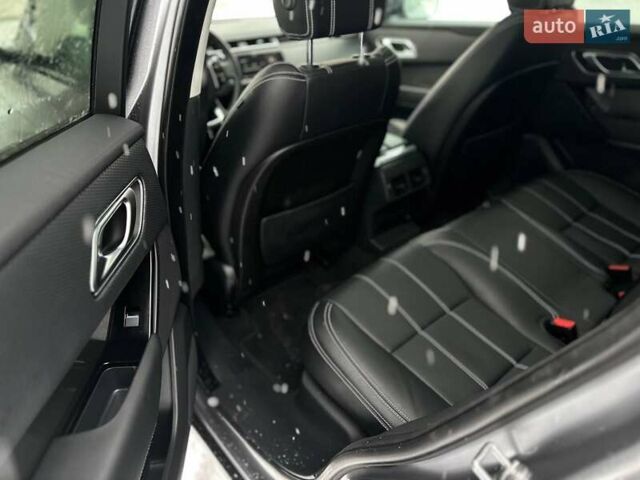 Серый Ленд Ровер Рендж Ровер Велар, объемом двигателя 2 л и пробегом 75 тыс. км за 29800 $, фото 16 на Automoto.ua