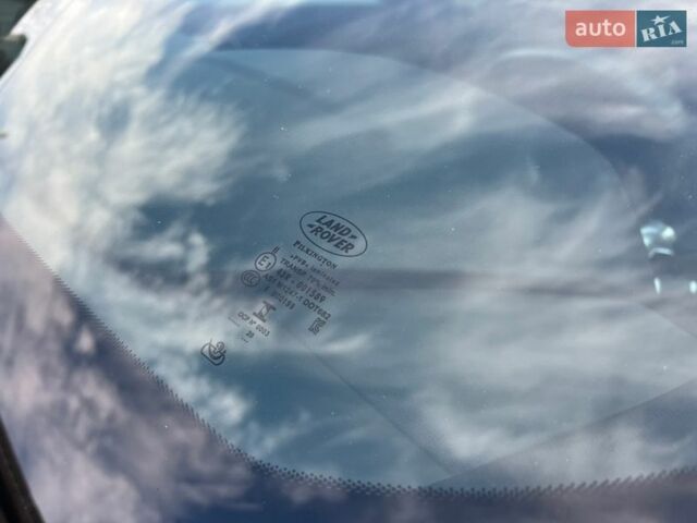 Сірий Ленд Ровер Рендж Ровер Велар, об'ємом двигуна 2 л та пробігом 71 тис. км за 45000 $, фото 19 на Automoto.ua