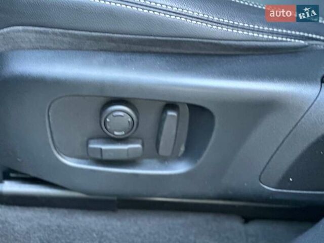 Серый Ленд Ровер Рендж Ровер Велар, объемом двигателя 2 л и пробегом 74 тыс. км за 30900 $, фото 13 на Automoto.ua