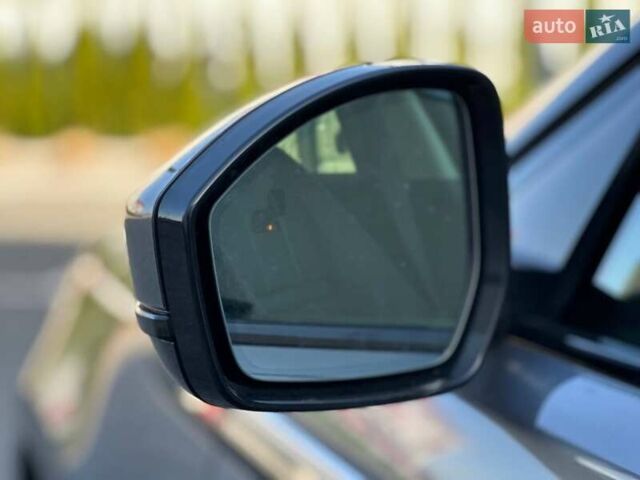 Серый Ленд Ровер Рендж Ровер Велар, объемом двигателя 2 л и пробегом 74 тыс. км за 33000 $, фото 28 на Automoto.ua