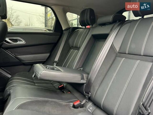 Серый Ленд Ровер Рендж Ровер Велар, объемом двигателя 2 л и пробегом 81 тыс. км за 39500 $, фото 24 на Automoto.ua