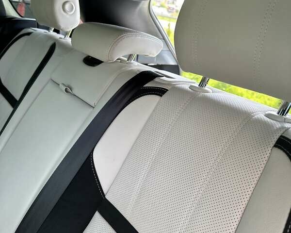 Сірий Ленд Ровер Рендж Ровер Велар, об'ємом двигуна 2 л та пробігом 138 тис. км за 42400 $, фото 26 на Automoto.ua