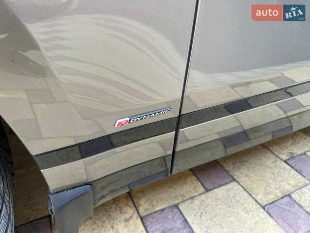 Сірий Ленд Ровер Рендж Ровер Велар, об'ємом двигуна 2 л та пробігом 71 тис. км за 45000 $, фото 13 на Automoto.ua