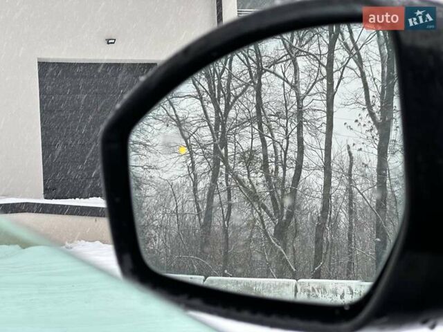 Серый Ленд Ровер Рендж Ровер Велар, объемом двигателя 2 л и пробегом 75 тыс. км за 29800 $, фото 19 на Automoto.ua