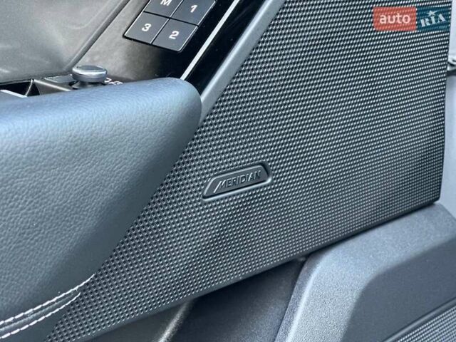 Серый Ленд Ровер Рендж Ровер Велар, объемом двигателя 2 л и пробегом 74 тыс. км за 30900 $, фото 11 на Automoto.ua