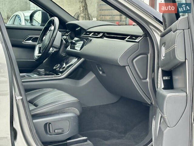 Сірий Ленд Ровер Рендж Ровер Велар, об'ємом двигуна 2 л та пробігом 61 тис. км за 37200 $, фото 25 на Automoto.ua