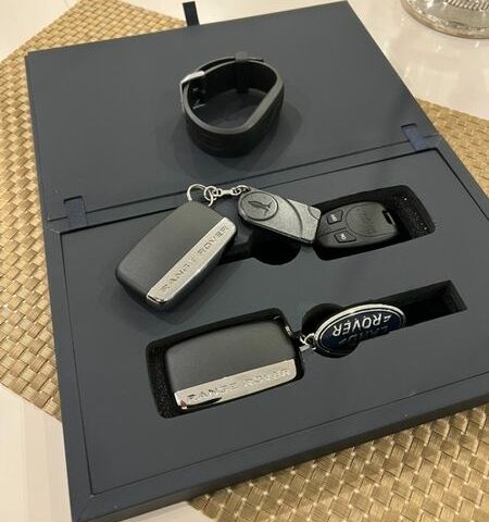 Сірий Ленд Ровер Рендж Ровер Велар, об'ємом двигуна 2 л та пробігом 71 тис. км за 45000 $, фото 33 на Automoto.ua