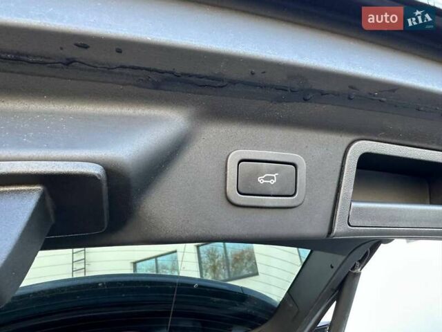 Серый Ленд Ровер Рендж Ровер Велар, объемом двигателя 2 л и пробегом 74 тыс. км за 33000 $, фото 27 на Automoto.ua